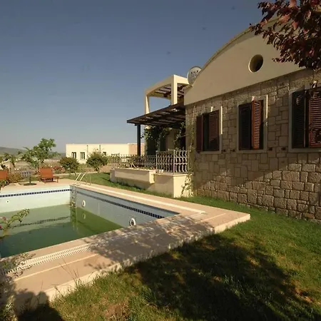 Villa Close To Beachside Titan With Private Pool *