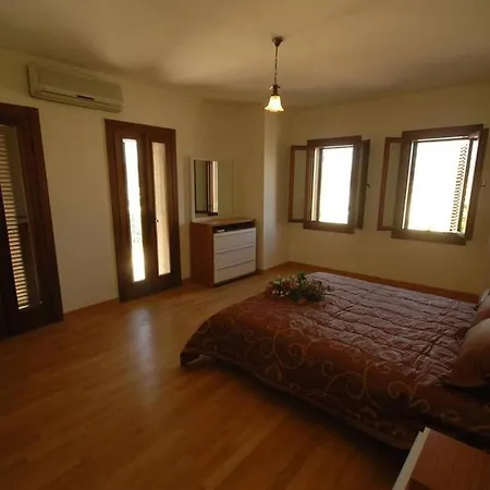 Close To Beachside Titan With Private Pool *