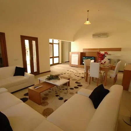 Close To Beachside Titan With Private Pool